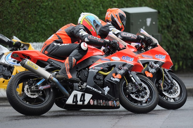 Ryan Farquhar and Jamie Hamilton at the Mid Antrim 150 (Stephen Davison/Pacemaker Press International)